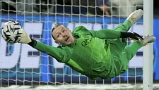 Сафонов хочет рассказать, как принимает решение при пенальти