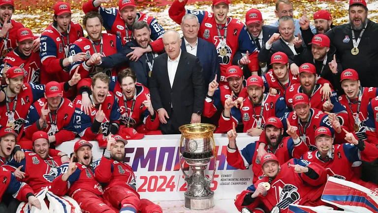 «Локомотив» поднимает чемпионский стяг: яркие моменты и праздничные эмоции игроков