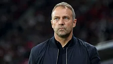 Испанские СМИ критикуют Ханси Флика за проблемы в защите «Барселоны»