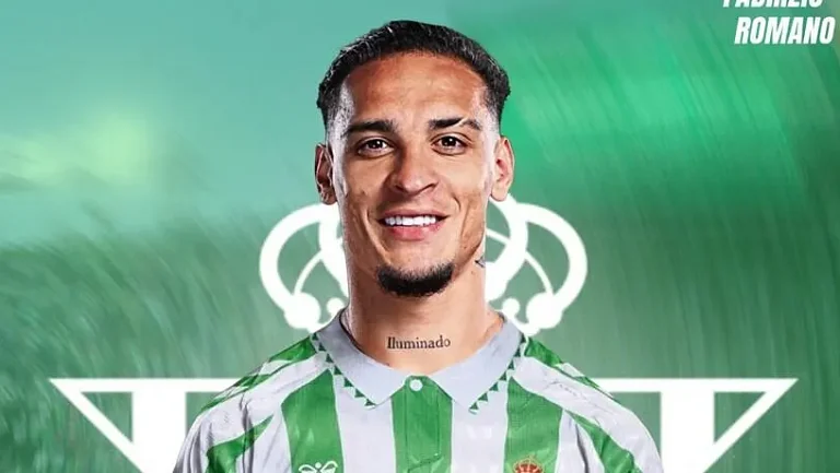 Фанаты «Бетиса» устроили Антони звёздный приём в Севилье