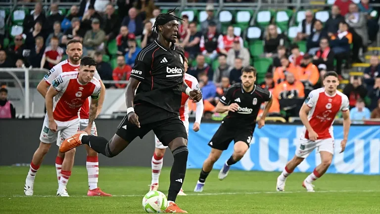 «Бешикташ» побеждает «Сент-Патрикс»