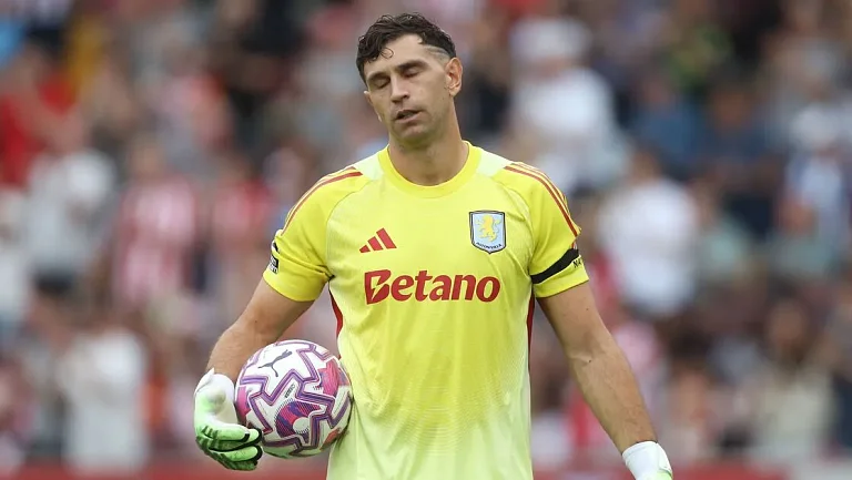 Эмилиано Мартинес продолжит карьеру в «Астон Вилла»