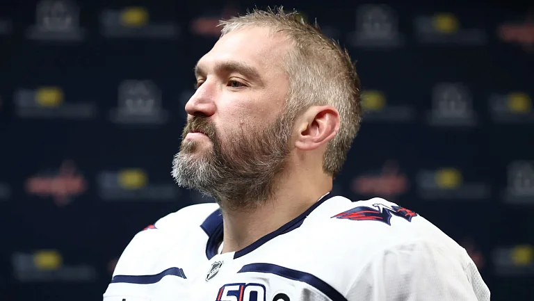 На матче НБА сняли, как Овечкин помог Дончичу не упасть