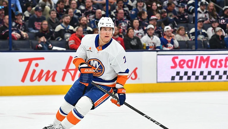 Цыплаков заключил новый контракт с «Айлендерс» на $4,5 млн