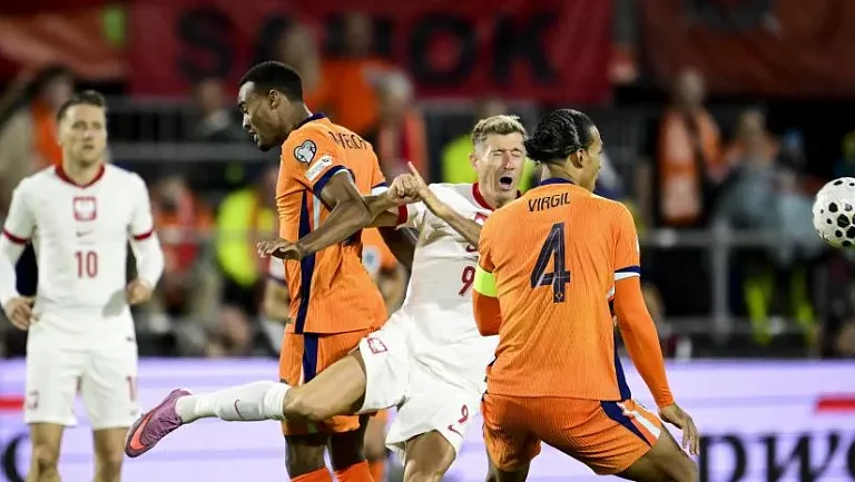 Левандовски не проявил себя за сборную Польши в матче с Нидерландами