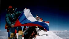 Российские альпинисты в Непале успешно продолжают спуск с Манаслу