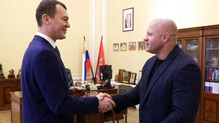 Дегтярёв присвоил Фёдору Емельяненко звание «Заслуженный тренер России»