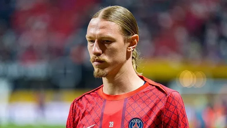 Стало известно, сколько получают россиянин Сафонов и украинец Забарный в ПСЖ