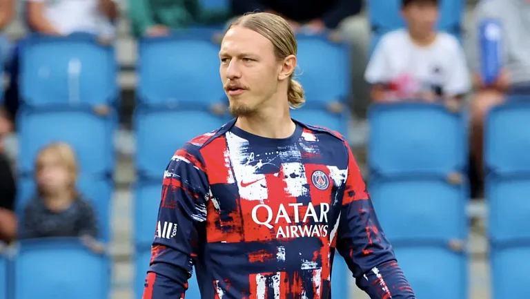 Сафонов хочет остаться в ПСЖ и провести сезон в клубе — Le Parisien