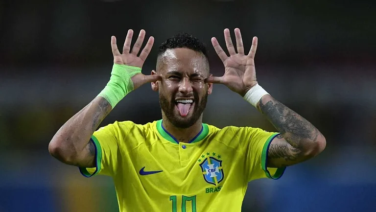 «ПСЖ» дарит Неймару футболки для детей после рождения дочери