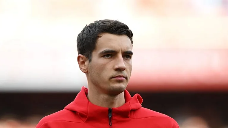 Защитник «Арсенала» узнал о своем трансфере из твита