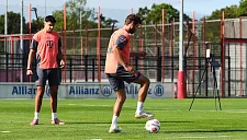 Александр Павлович тренируется с Томасом Мюллером в Мюнхене