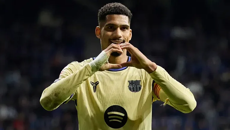 Рональд Араухо спустя месяц возобновил тренировки с «Барселоной»