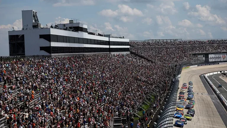 Хорошие и плохие изменения в расписании NASCAR на 2026 год