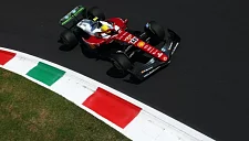 Хэмилтон лидирует на первой практике