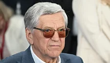 Александр Тихонов призвал замять конфликт Большунова с Бакуровым