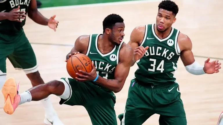 Танасис Адетокунбо заменит Авдаласа в сборной Греции