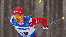 У Большунова сломалось крепление перед финишем гонки на этапе Кубка России