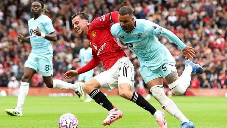 «Манчестер Юнайтед» вырывает победу с пенальти на 90+7-й минуте