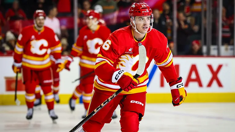 Морган Фрост остается с «Калгари Флэймз»