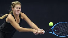 Матч Захаровой приостановлен из-за дождя