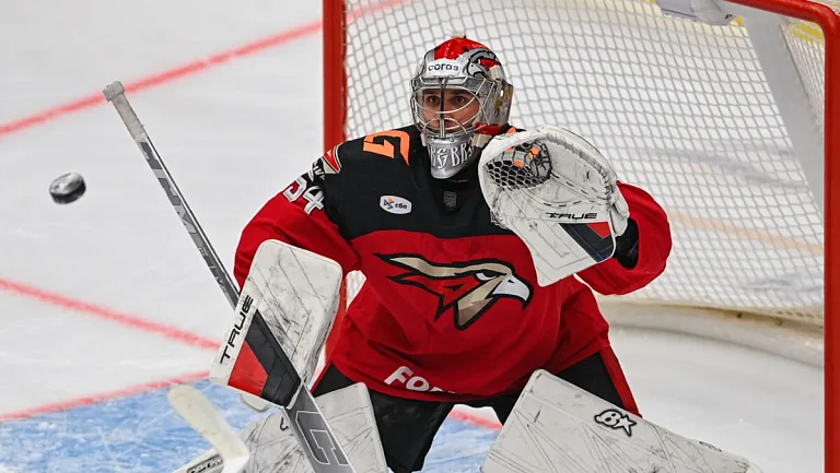 Вратарь «Авангарда» Серебряков прокомментировал возможность перехода в НХЛ