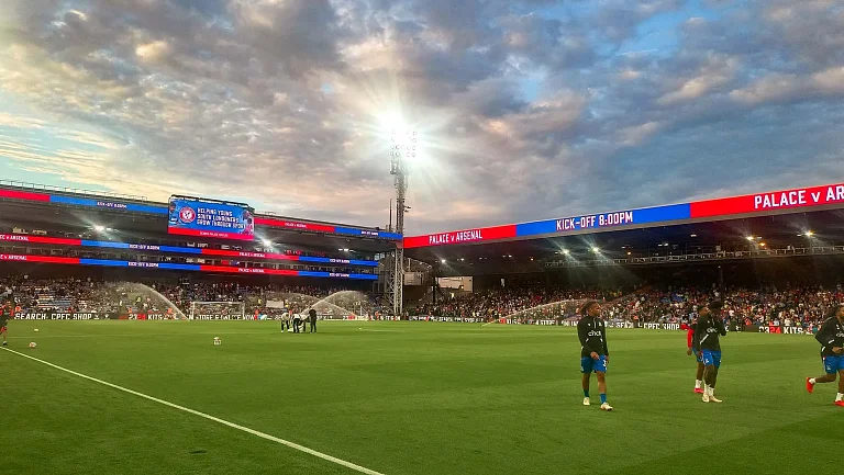 Футбольная ассоциация расследует инцидент с оскорбительным баннером «Пэлас»