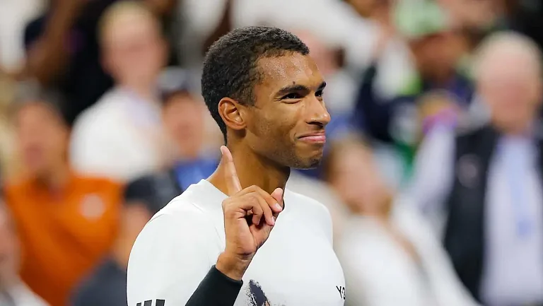 Феликс Оже-Альяссим объяснил, как правильно произносить его фамилию