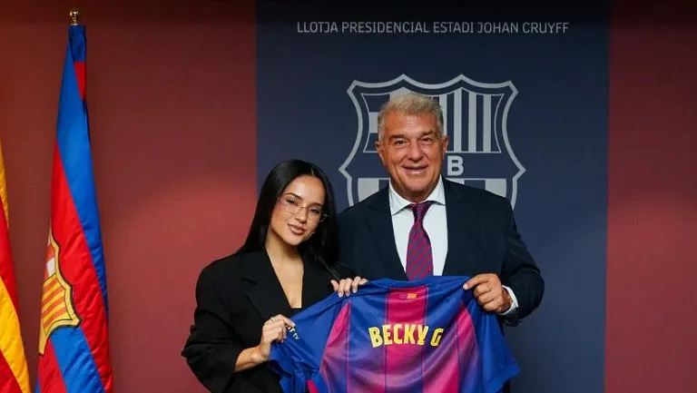 Певица Бекки Джи посетила матч «Барселоны» против «Валенсии»