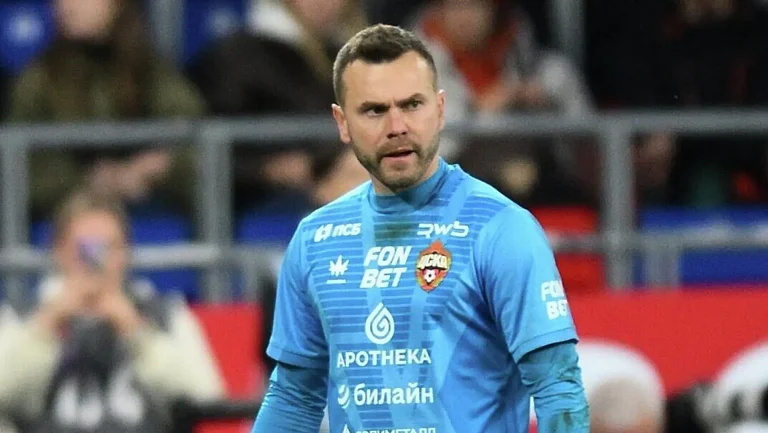 Автобиография Акинфеева стала самой продаваемой книгой недели в России