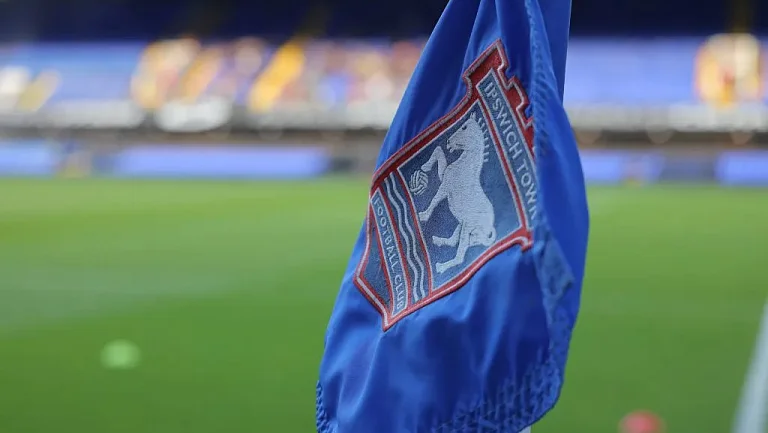 «Ипсвич Таун» подписал контракт с Бет Роу