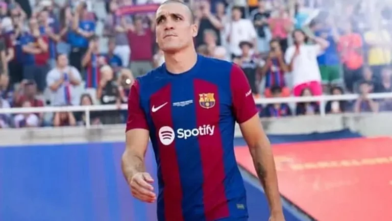 «Барселона» расторгла контракт с Ориолем Ромеу