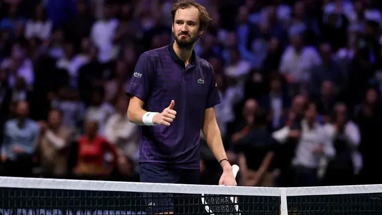 Медведев выиграл матч у Грикспора на выставочном турнире в Петербурге