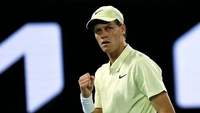 Янник Синнер забрал первый сет у Атмана на турнире China Open