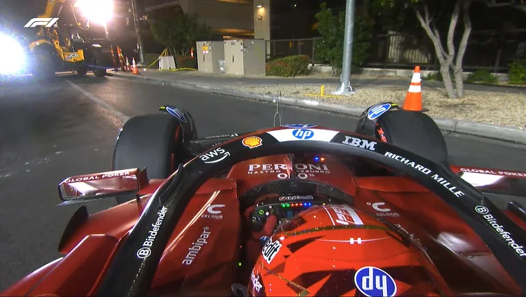 Шарль Леклер вызвал красные флаги на второй тренировке в Вегасе