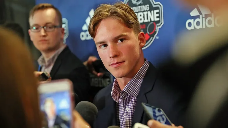 Андрея Свечникова признали первой звездой матча «Каролина» — «Детройт»