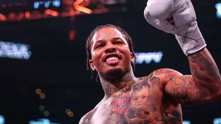 С чемпиона мира по боксу из США сняли обвинения в домашнем насилии