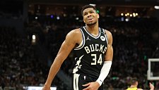 Яннис Адетокунбо на волейбольном матче и его будущее в «Милуоки»