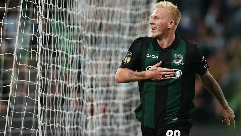 Никита Кривцов отпраздновал гол в маске Человека‑паука — и получил жёлтую