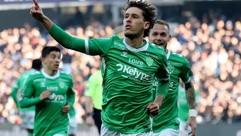 «Сент-Этьен» отказал «Аль-Хилялю» в трансфере Стассена