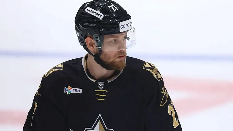 «Адмирал» выставил нападающего Сафина на драфт отказов в КХЛ