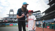 Игроки «Филадельфия Филлис» встретились с мальчиком, борющимся с раком