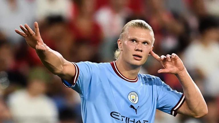 Эрлинг Холанд получил золотую кнопку от YouTube