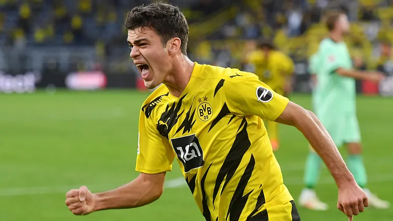 Трансфер Рейны из «Боруссии» задерживается