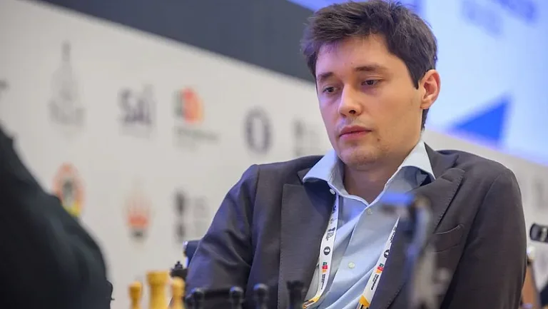 Андрей Есипенко сыграет решающий матч за выход в 1/2 финала Кубка Мира