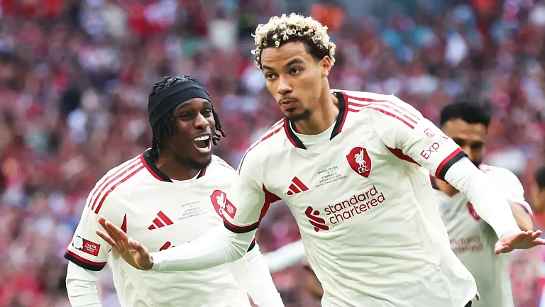 Агент раскрыл детали срыва перехода Экитике в «Ньюкасл»