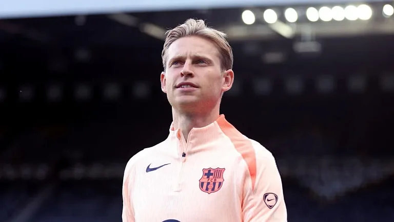 «Бавария» проявляет интерес к де Йонгу