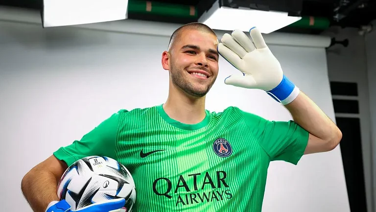 Во Франции раскрыли реакцию Шевалье на выход Сафонова в стартовом составе ПСЖ