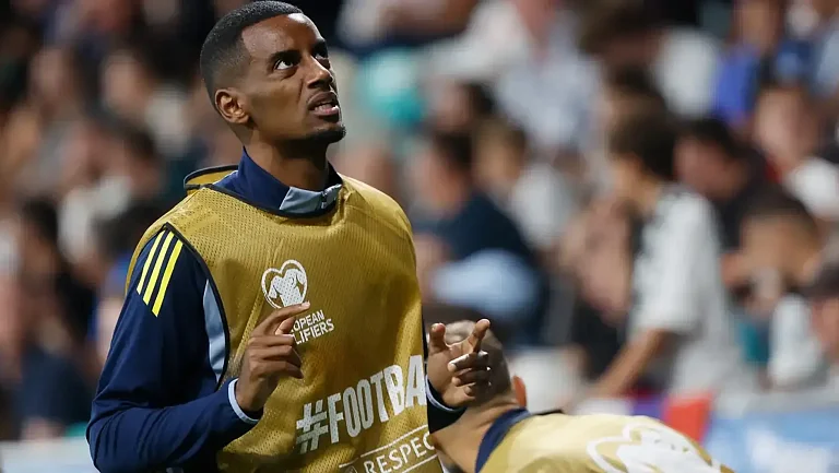 Исак вернулся на поле впервые за четыре месяца