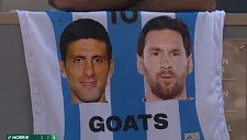 Месси и Джокович на одном флагe: трибуны «Ролан Гаррос» удивили баннером